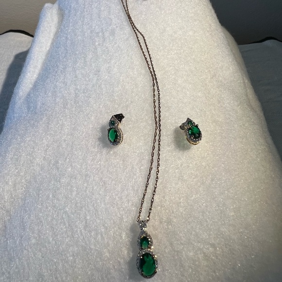 Necklace and earrings (Emerald like) - Picture 3 of 3